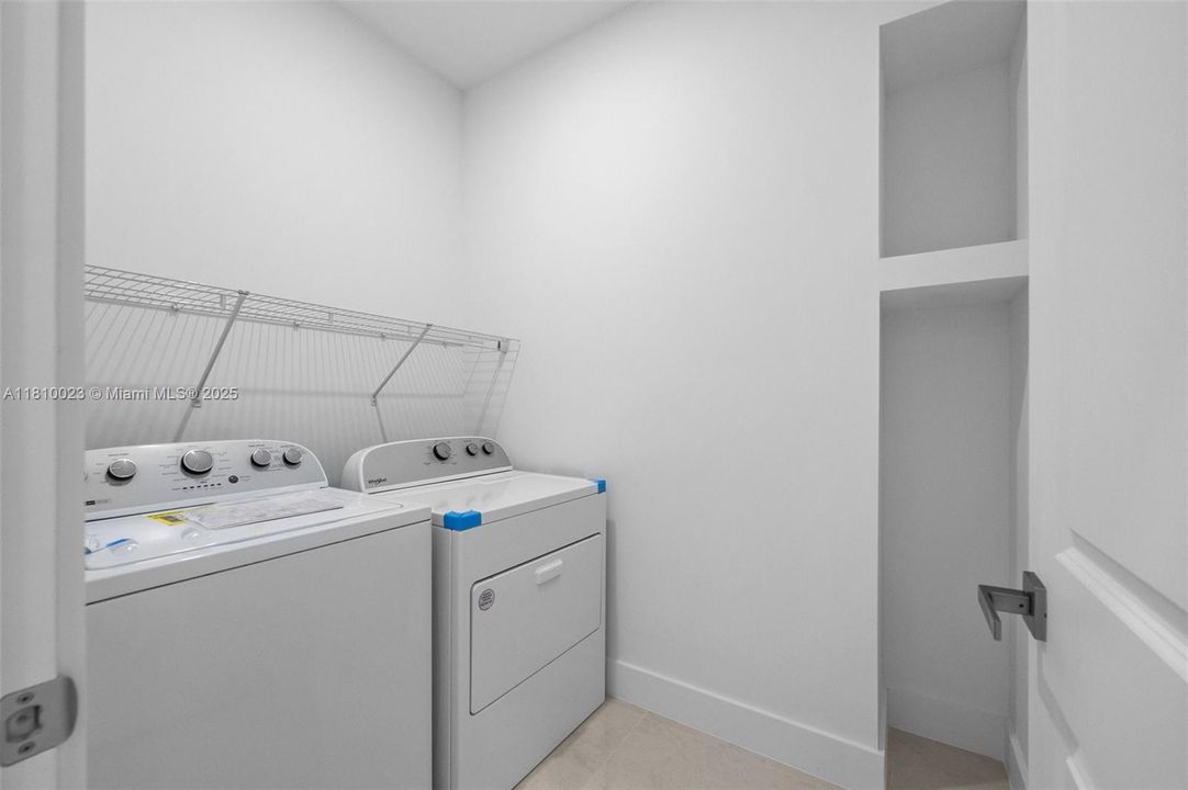 На продажу: $389,000 (4 спален, 3 ванн, 1813 Квадратных фут)