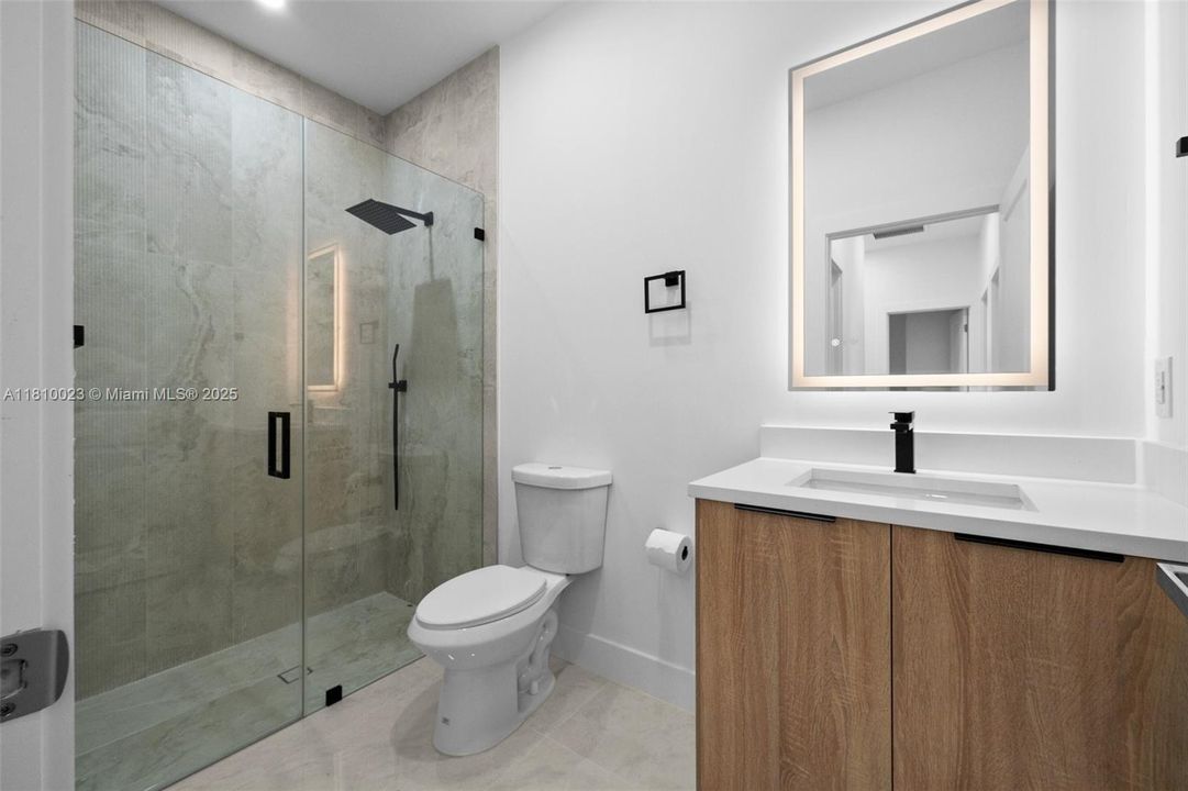 На продажу: $389,000 (4 спален, 3 ванн, 1813 Квадратных фут)