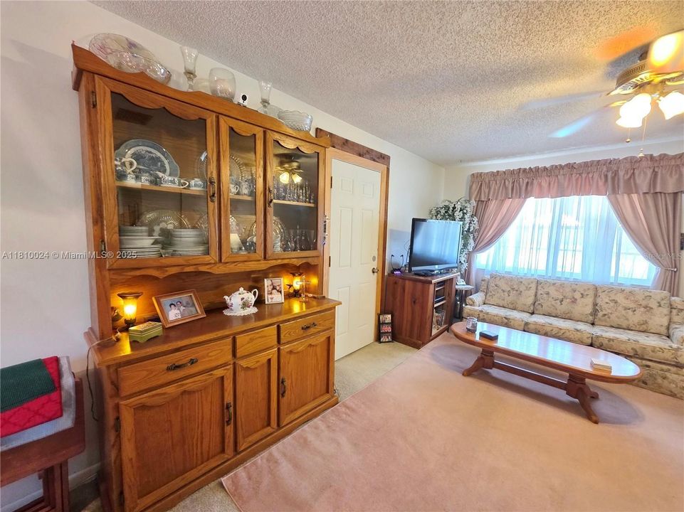 Vendido Recientemente: $249,000 (3 camas, 1 baños, 1323 Pies cuadrados)