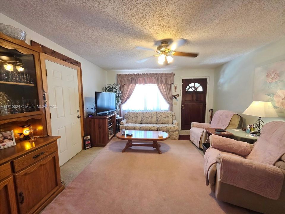 Vendido Recientemente: $249,000 (3 camas, 1 baños, 1323 Pies cuadrados)