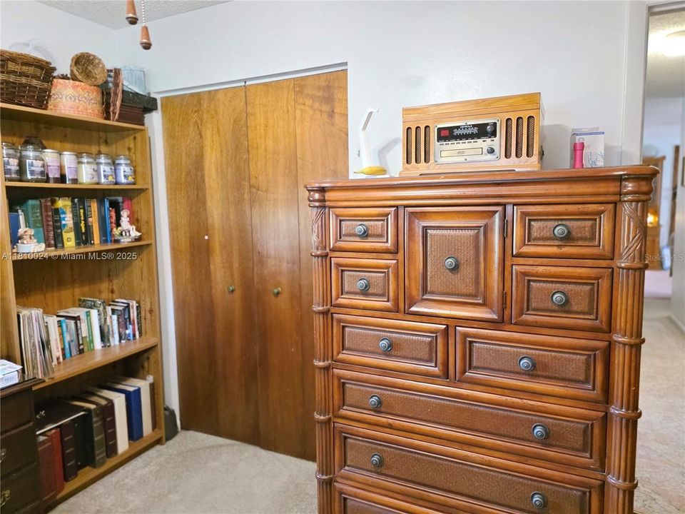 Vendido Recientemente: $249,000 (3 camas, 1 baños, 1323 Pies cuadrados)