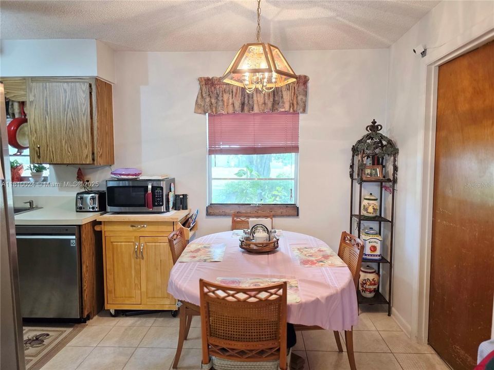 Vendido Recientemente: $249,000 (3 camas, 1 baños, 1323 Pies cuadrados)