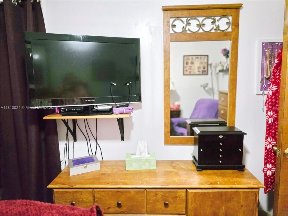 Vendido Recientemente: $249,000 (3 camas, 1 baños, 1323 Pies cuadrados)