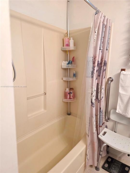 Vendido Recientemente: $249,000 (3 camas, 1 baños, 1323 Pies cuadrados)