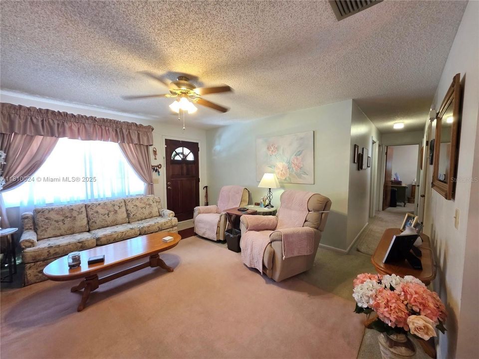 Vendido Recientemente: $249,000 (3 camas, 1 baños, 1323 Pies cuadrados)