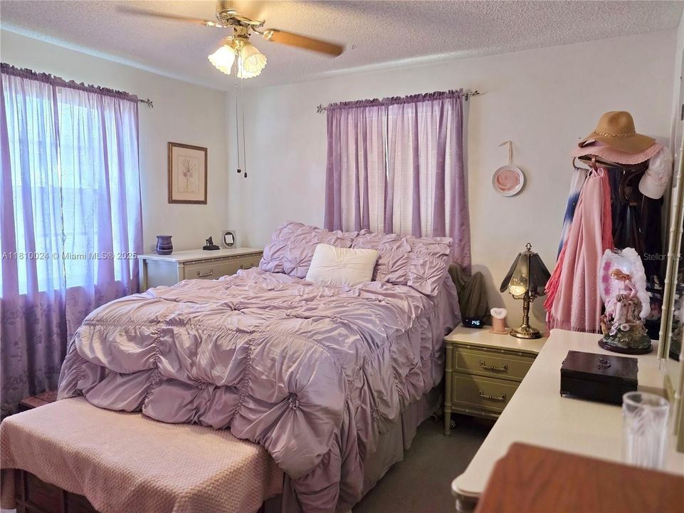 Vendido Recientemente: $249,000 (3 camas, 1 baños, 1323 Pies cuadrados)