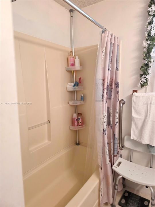 Vendido Recientemente: $249,000 (3 camas, 1 baños, 1323 Pies cuadrados)