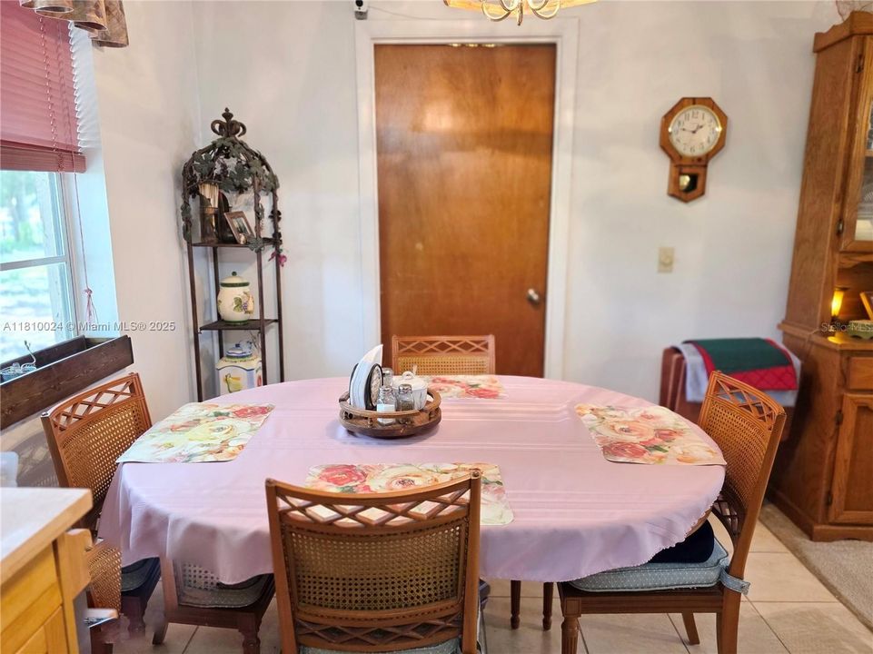 Vendido Recientemente: $249,000 (3 camas, 1 baños, 1323 Pies cuadrados)