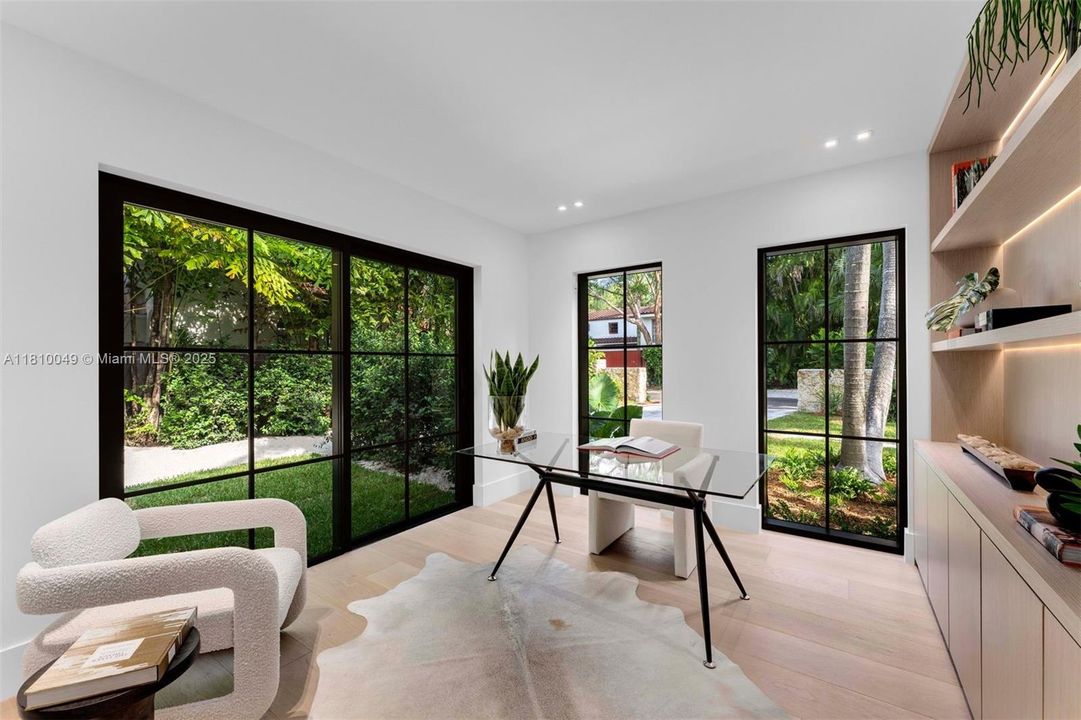 最近售出: $10,500,000 (6 贝兹, 7 浴室, 5077 平方英尺)