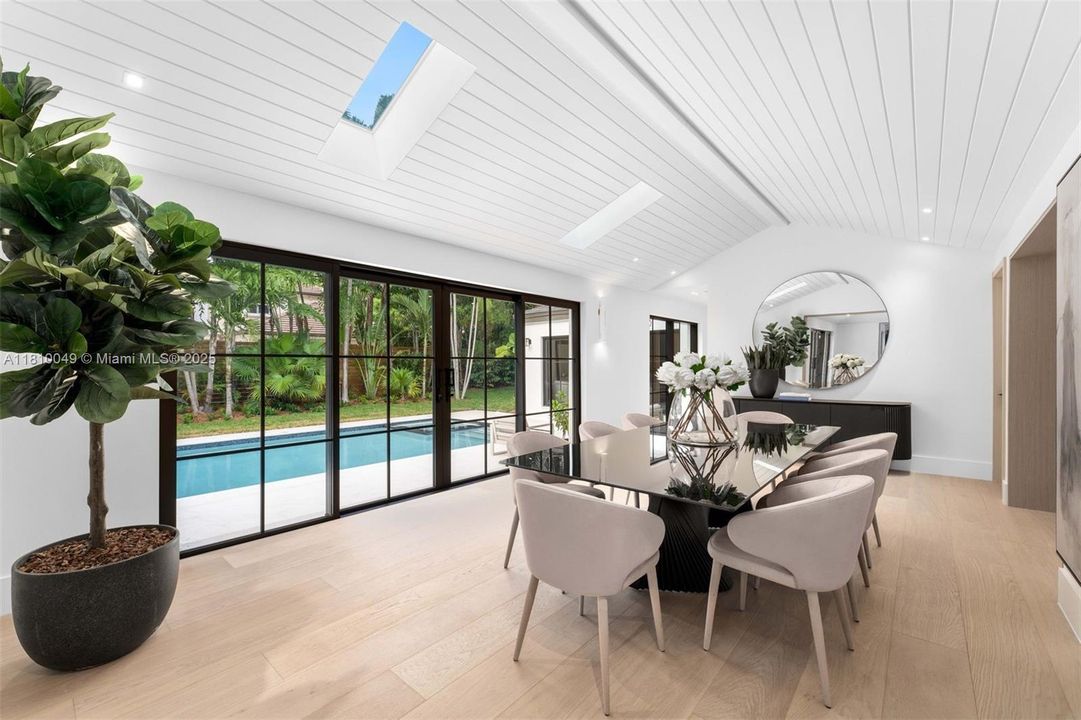 最近售出: $10,500,000 (6 贝兹, 7 浴室, 5077 平方英尺)