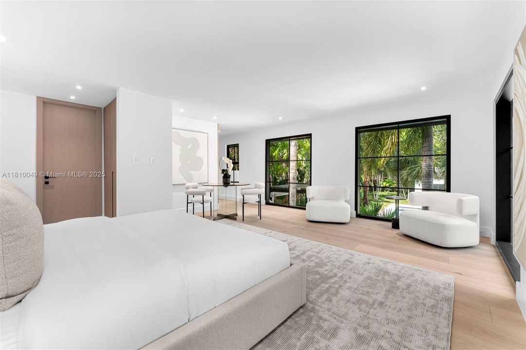 最近售出: $10,500,000 (6 贝兹, 7 浴室, 5077 平方英尺)