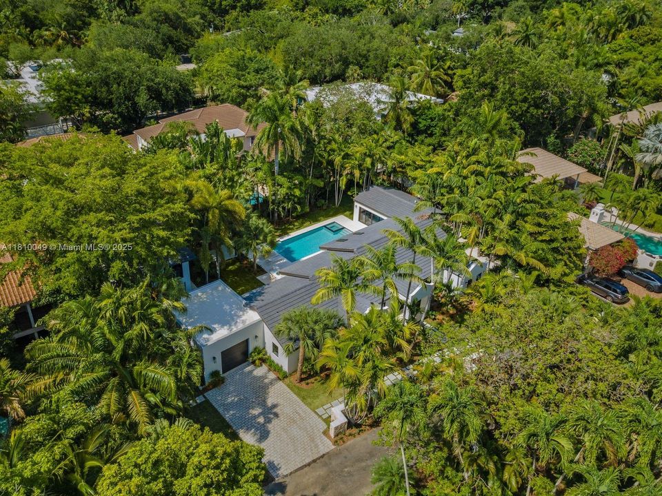 最近售出: $10,500,000 (6 贝兹, 7 浴室, 5077 平方英尺)