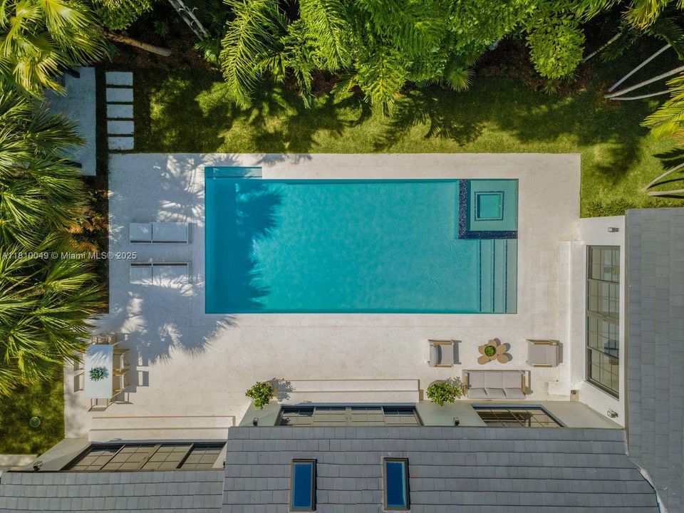 最近售出: $10,500,000 (6 贝兹, 7 浴室, 5077 平方英尺)