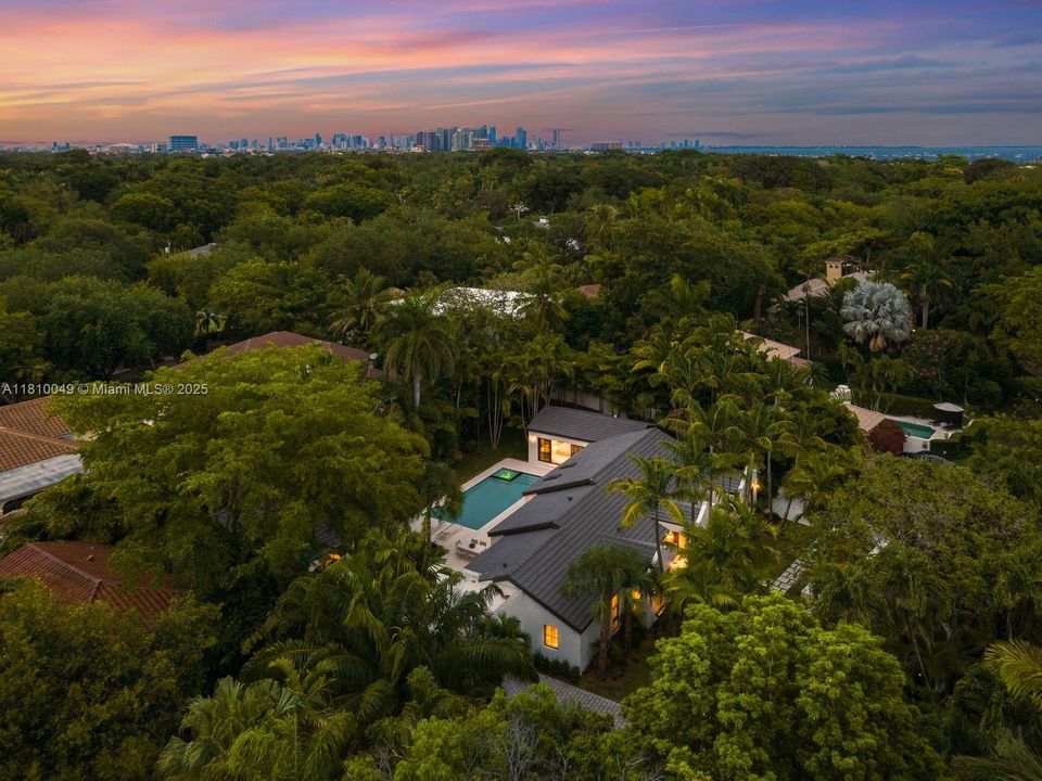 最近售出: $10,500,000 (6 贝兹, 7 浴室, 5077 平方英尺)