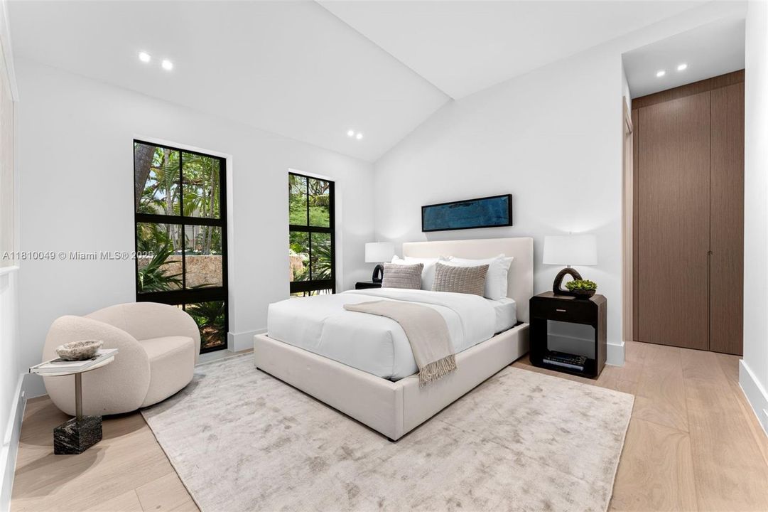 最近售出: $10,500,000 (6 贝兹, 7 浴室, 5077 平方英尺)