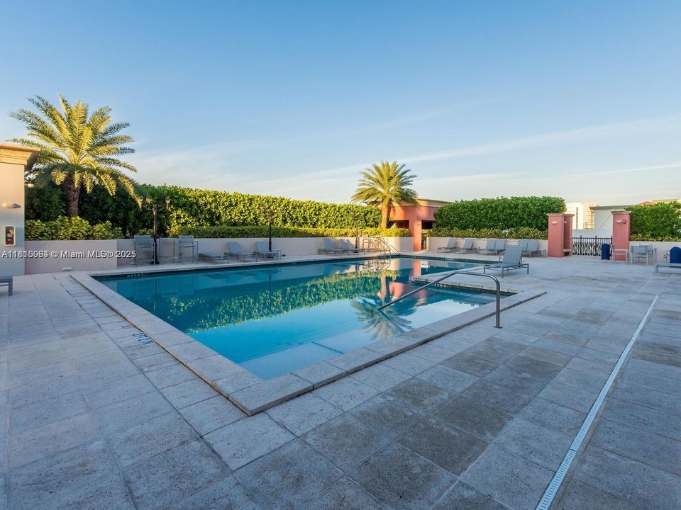 For Sale: $623,900 (2 beds, 2 baths, 970 Square Feet)