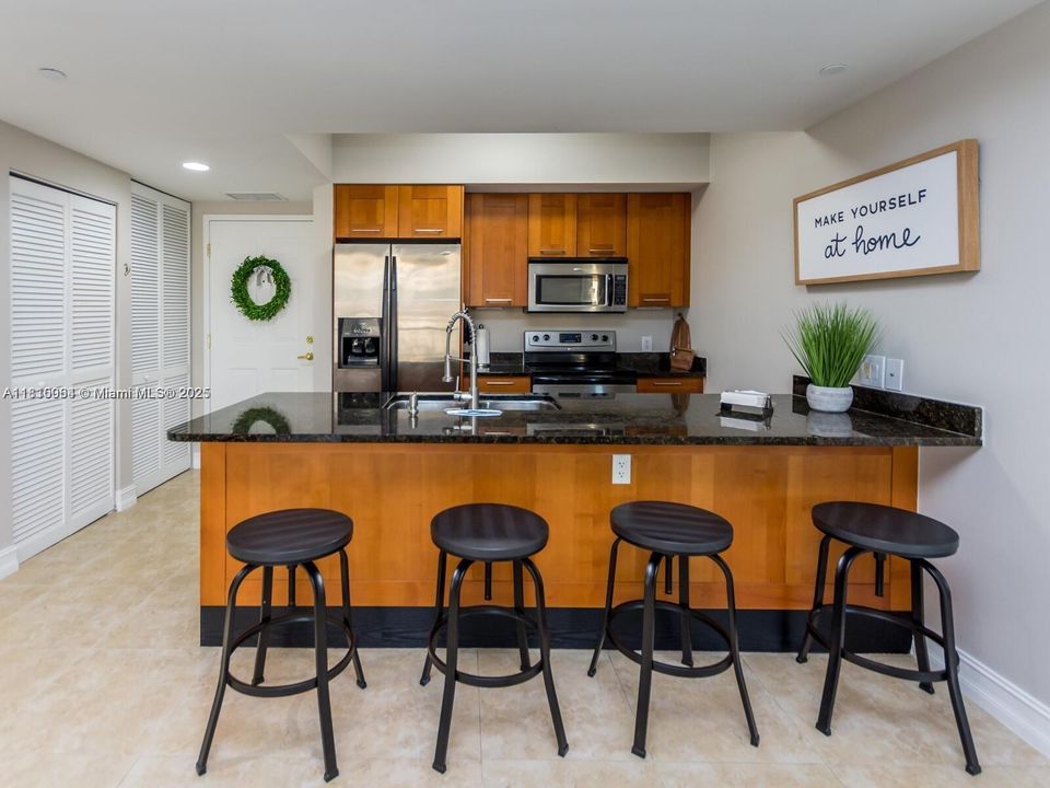 For Sale: $623,900 (2 beds, 2 baths, 970 Square Feet)