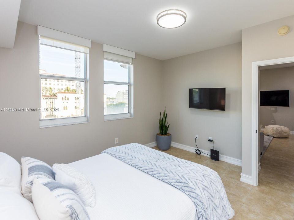 For Sale: $623,900 (2 beds, 2 baths, 970 Square Feet)
