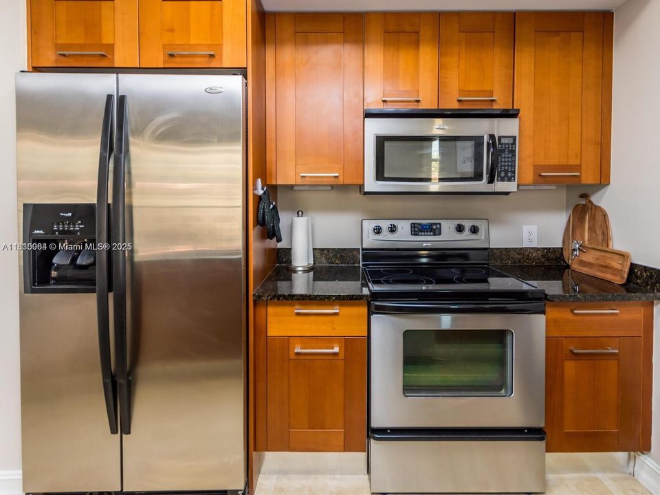 For Sale: $623,900 (2 beds, 2 baths, 970 Square Feet)