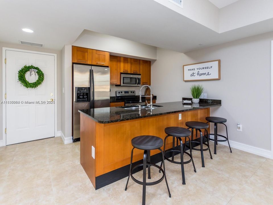 For Sale: $623,900 (2 beds, 2 baths, 970 Square Feet)
