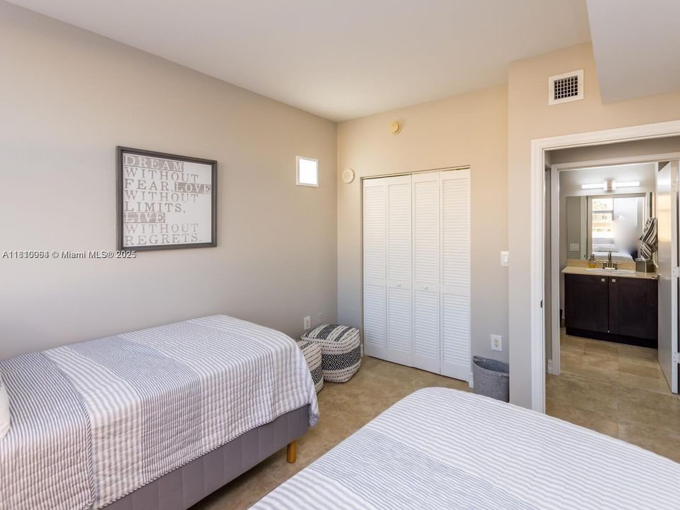 For Sale: $623,900 (2 beds, 2 baths, 970 Square Feet)