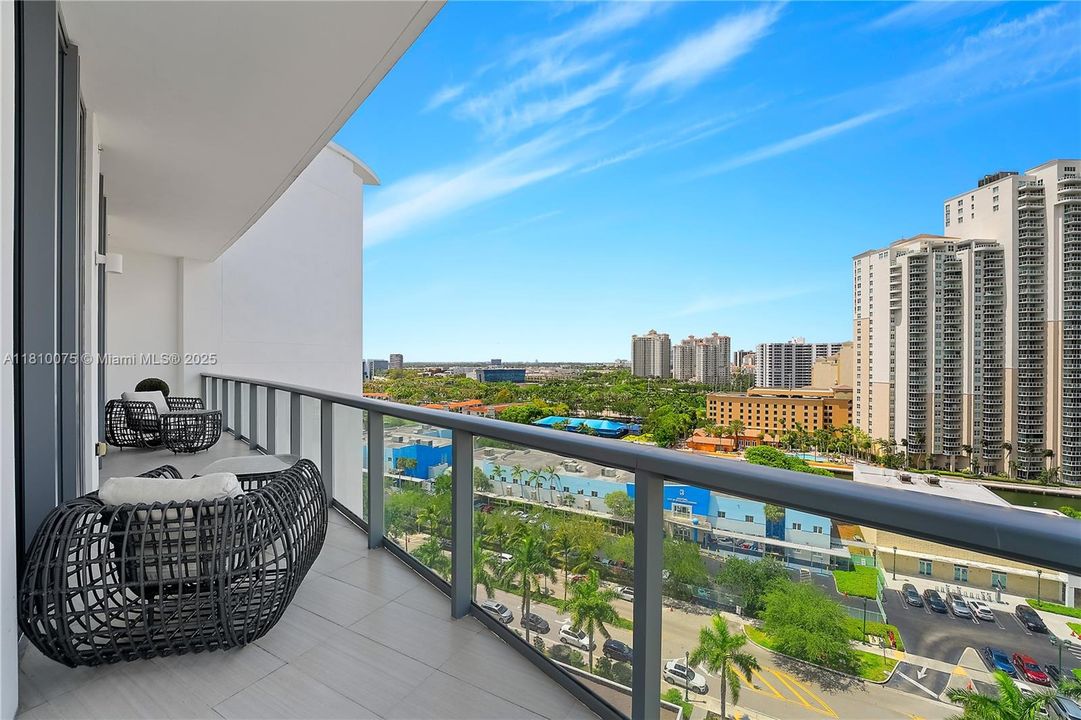 待售: $3,250,000 (4 贝兹, 5 浴室, 2518 平方英尺)