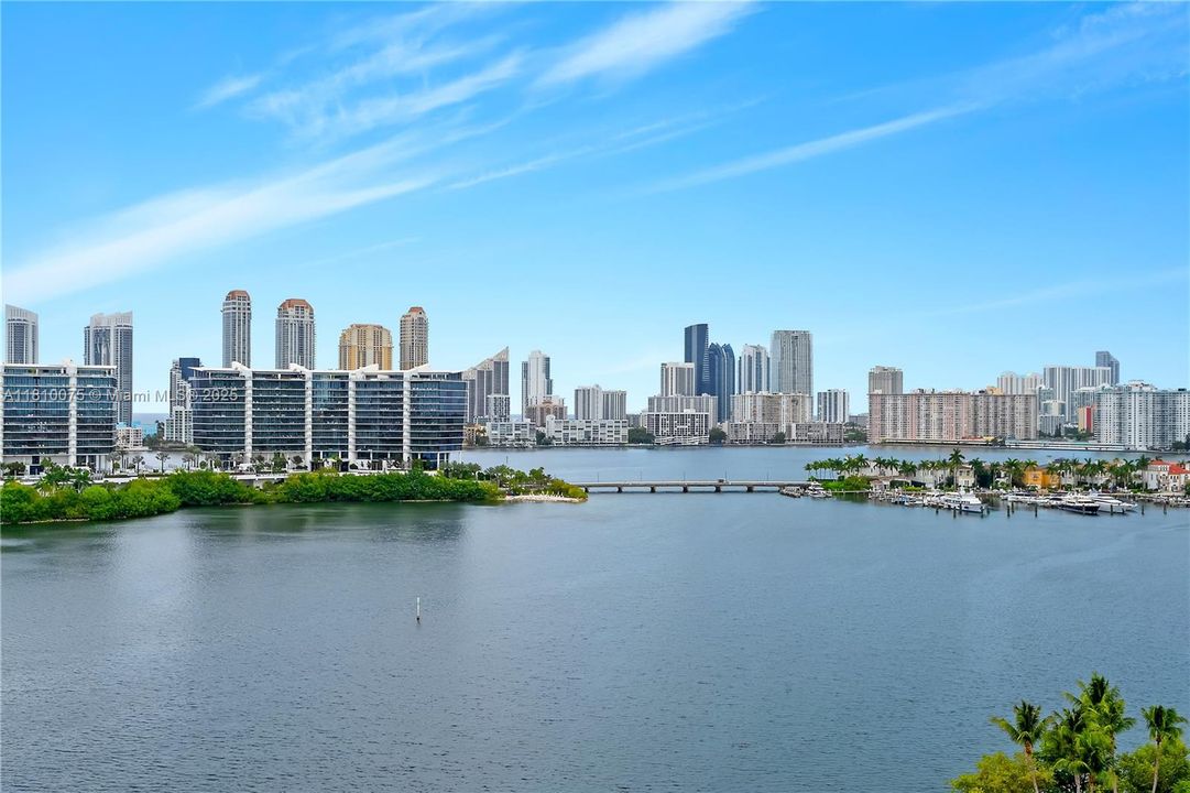 待售: $3,250,000 (4 贝兹, 5 浴室, 2518 平方英尺)