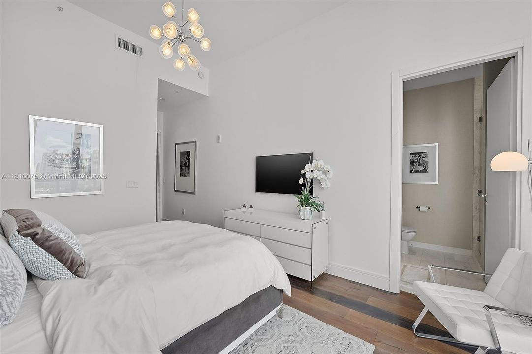 待售: $3,250,000 (4 贝兹, 5 浴室, 2518 平方英尺)