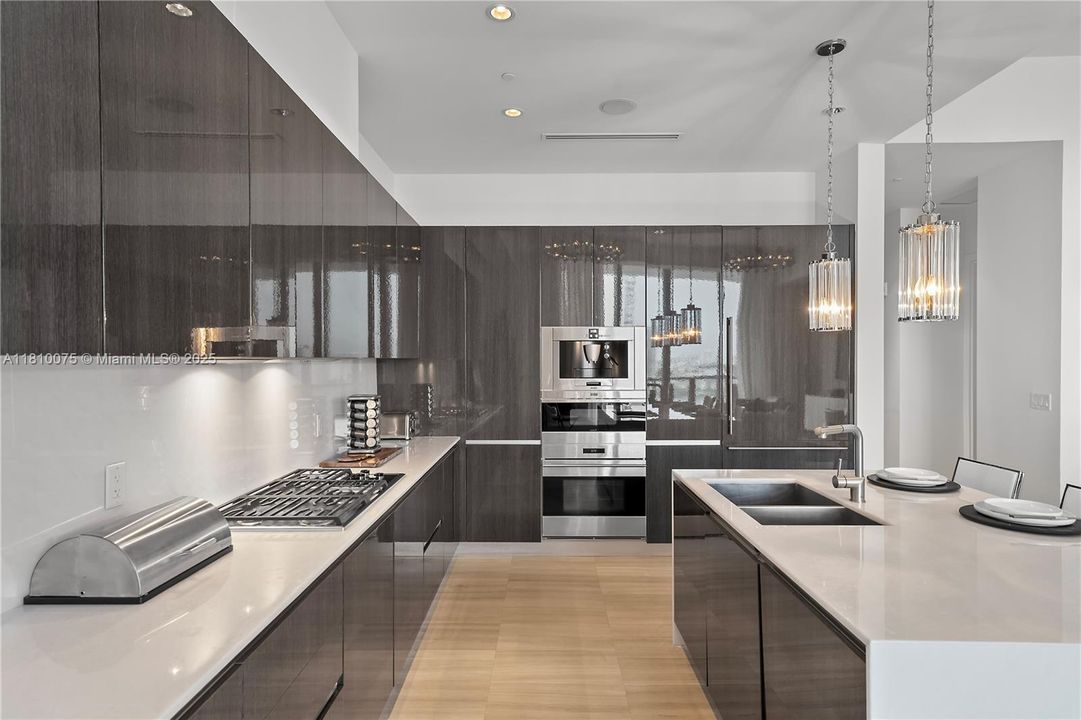 待售: $3,250,000 (4 贝兹, 5 浴室, 2518 平方英尺)