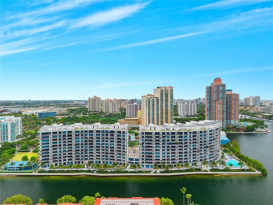 待售: $3,250,000 (4 贝兹, 5 浴室, 2518 平方英尺)