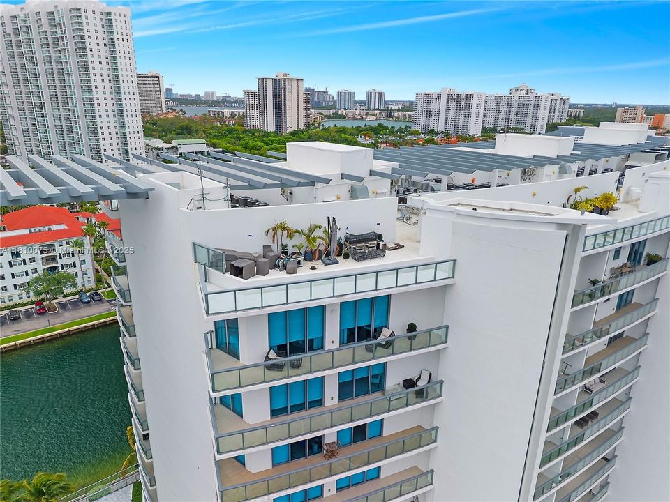 待售: $3,250,000 (4 贝兹, 5 浴室, 2518 平方英尺)