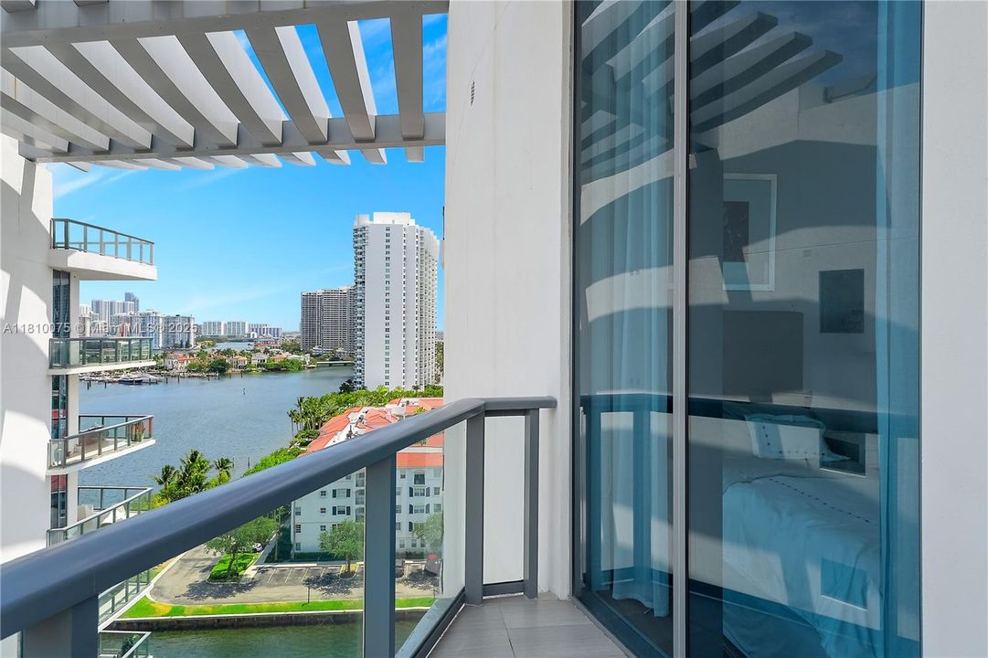 待售: $3,250,000 (4 贝兹, 5 浴室, 2518 平方英尺)