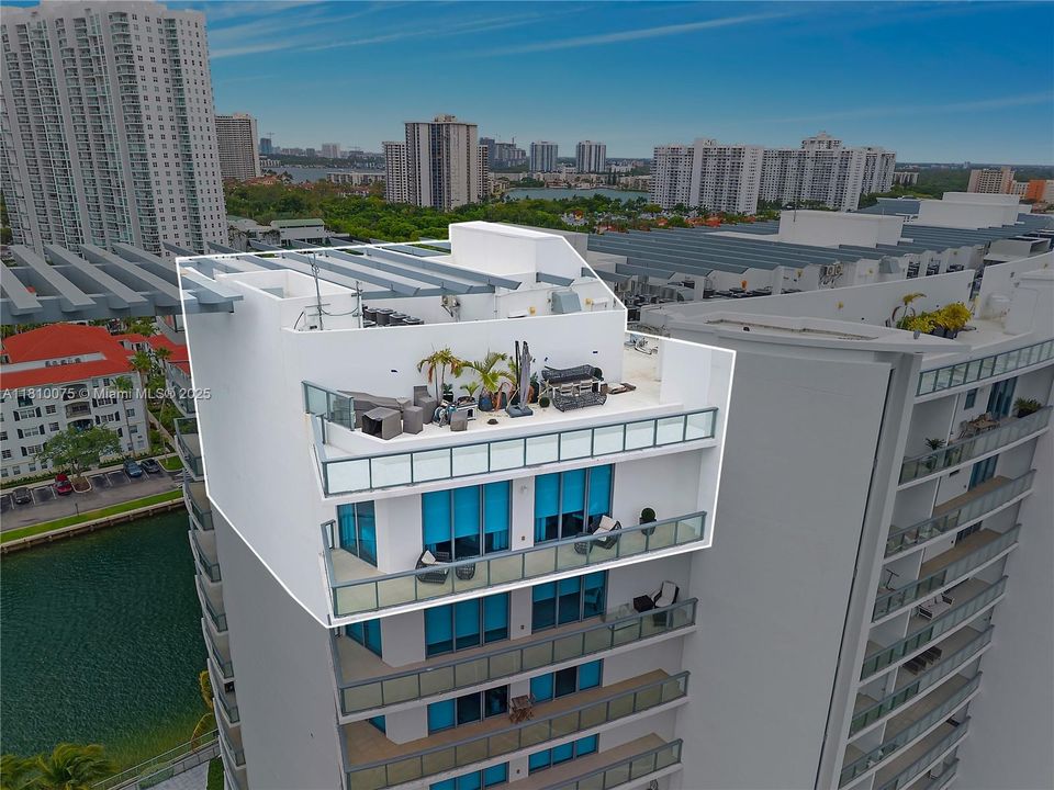 待售: $3,250,000 (4 贝兹, 5 浴室, 2518 平方英尺)