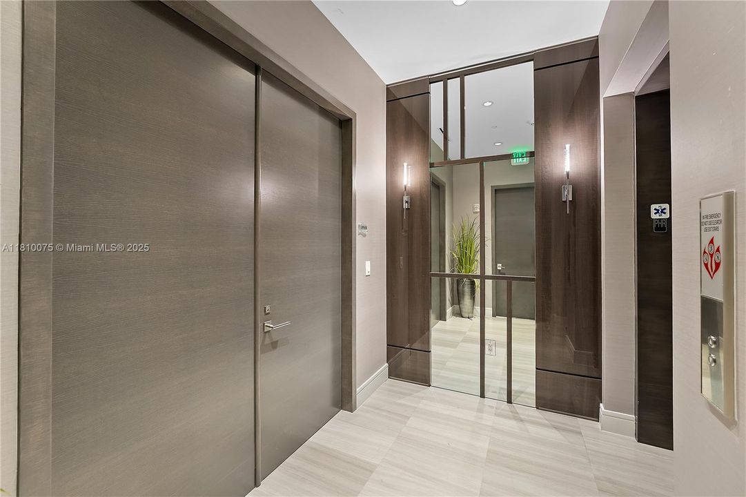 待售: $3,250,000 (4 贝兹, 5 浴室, 2518 平方英尺)