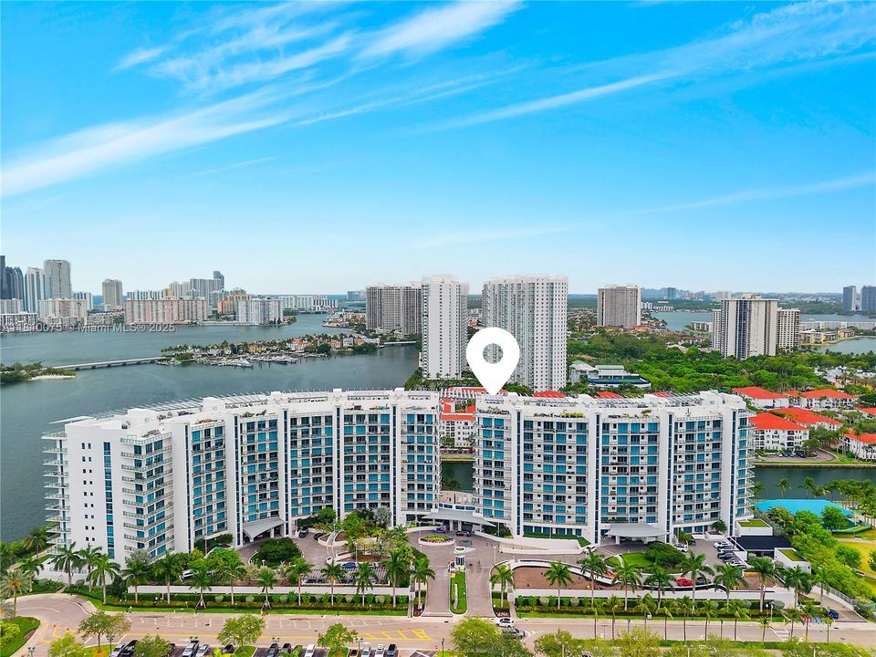 待售: $3,250,000 (4 贝兹, 5 浴室, 2518 平方英尺)