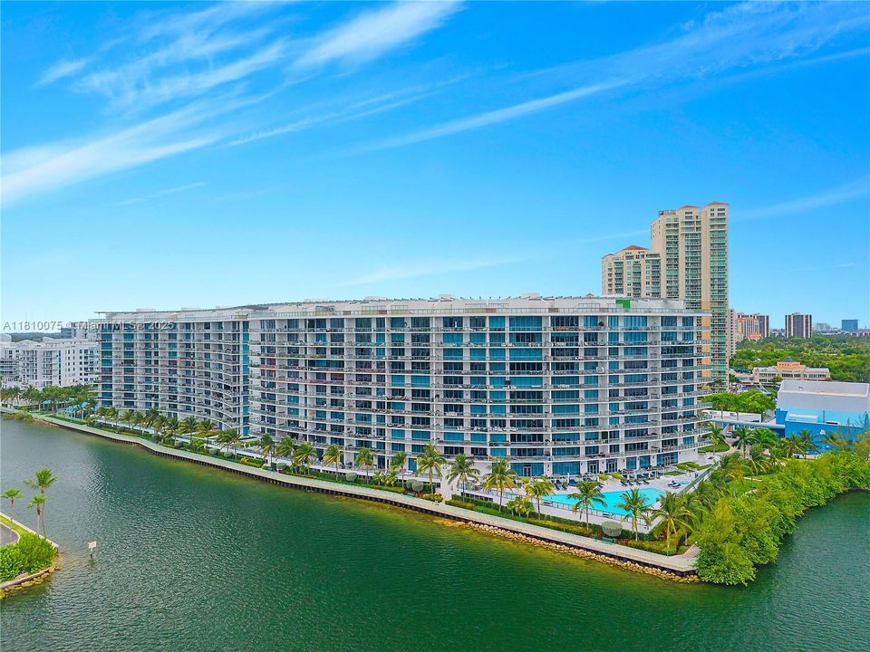 待售: $3,250,000 (4 贝兹, 5 浴室, 2518 平方英尺)