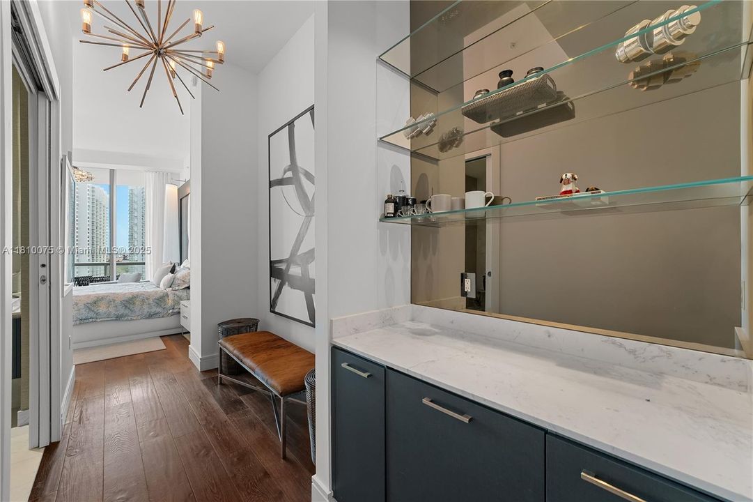 待售: $3,250,000 (4 贝兹, 5 浴室, 2518 平方英尺)