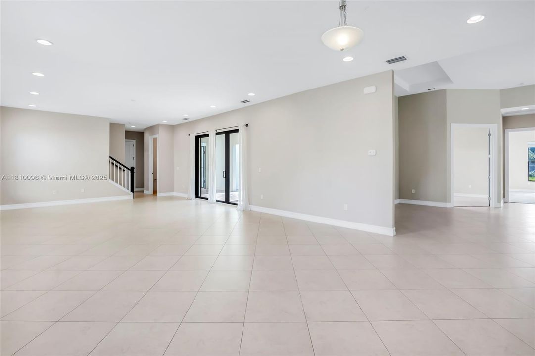 Active With Contract: $1,350,000 (5 beds, 4 baths, 3798 Square Feet)