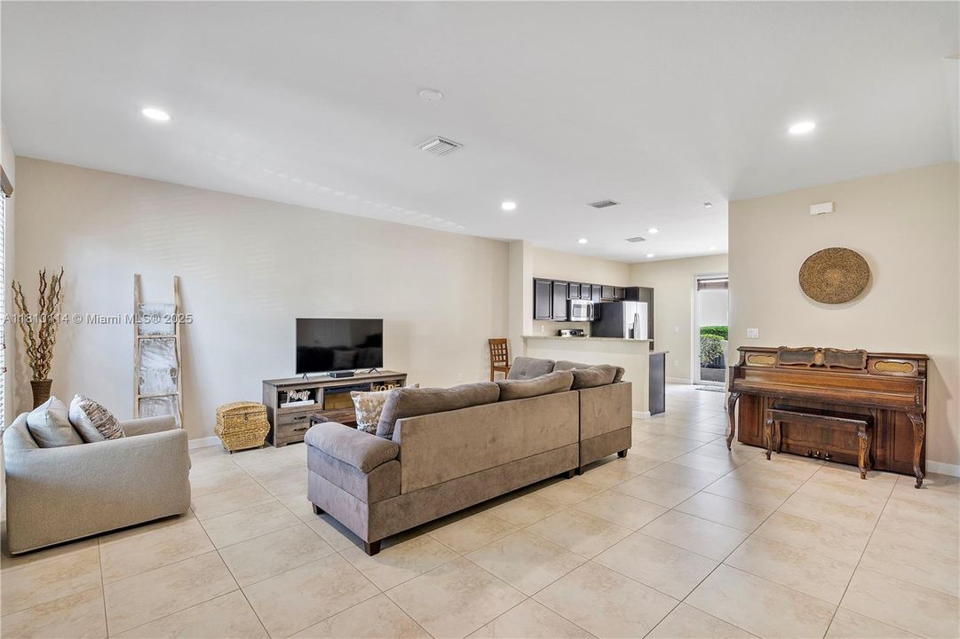 Недавно продано: $505,000 (3 спален, 2 ванн, 1608 Квадратных фут)