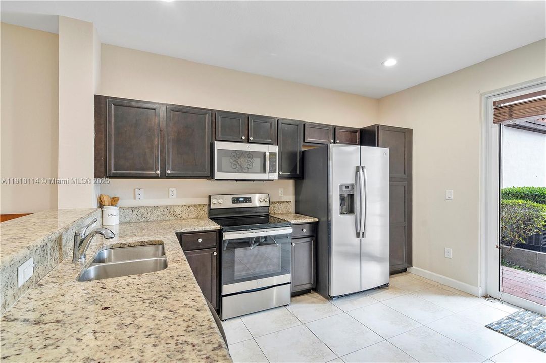 Недавно продано: $505,000 (3 спален, 2 ванн, 1608 Квадратных фут)