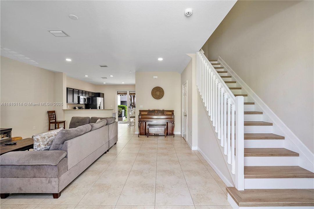 Недавно продано: $505,000 (3 спален, 2 ванн, 1608 Квадратных фут)