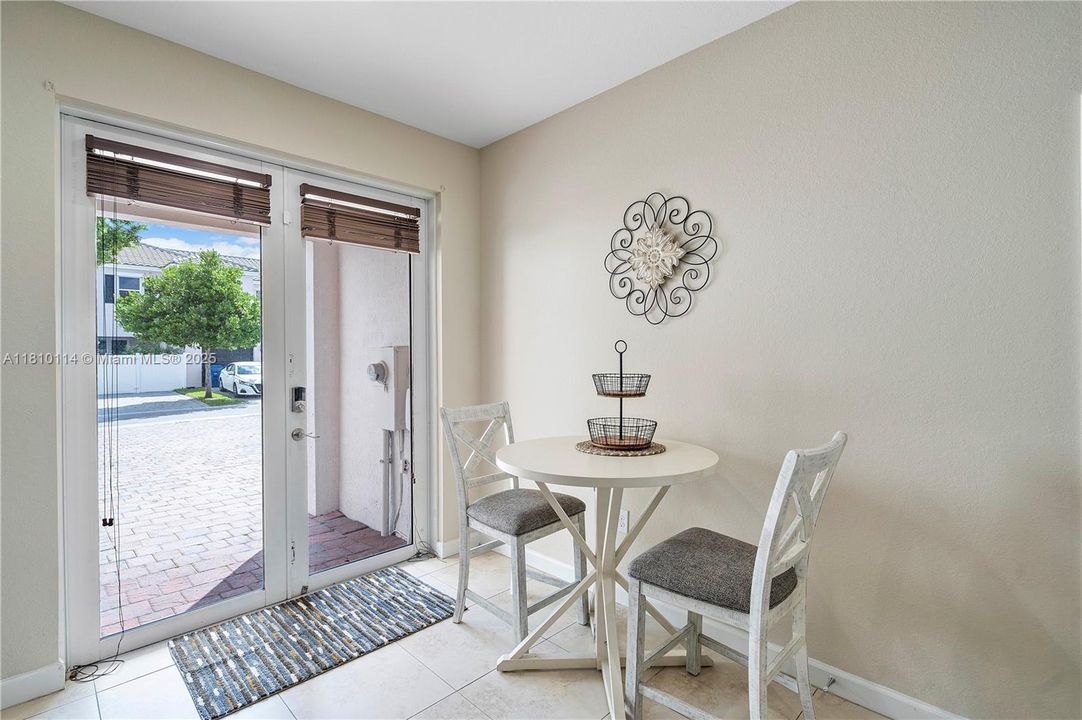 Недавно продано: $505,000 (3 спален, 2 ванн, 1608 Квадратных фут)