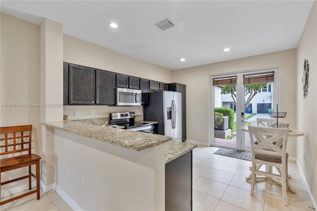 Недавно продано: $505,000 (3 спален, 2 ванн, 1608 Квадратных фут)