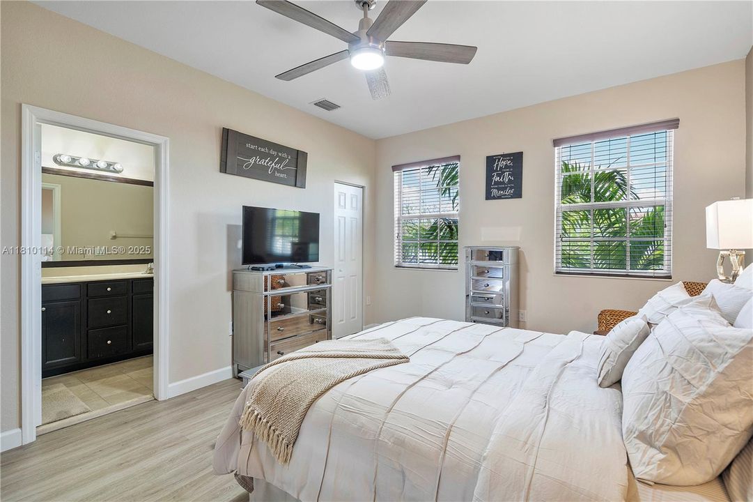 Недавно продано: $505,000 (3 спален, 2 ванн, 1608 Квадратных фут)