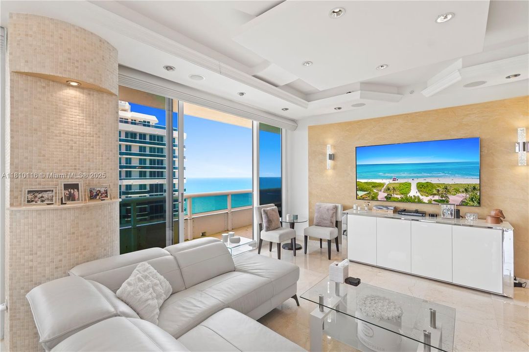 На продажу: $2,590,000 (2 спален, 2 ванн, 1350 Квадратных фут)