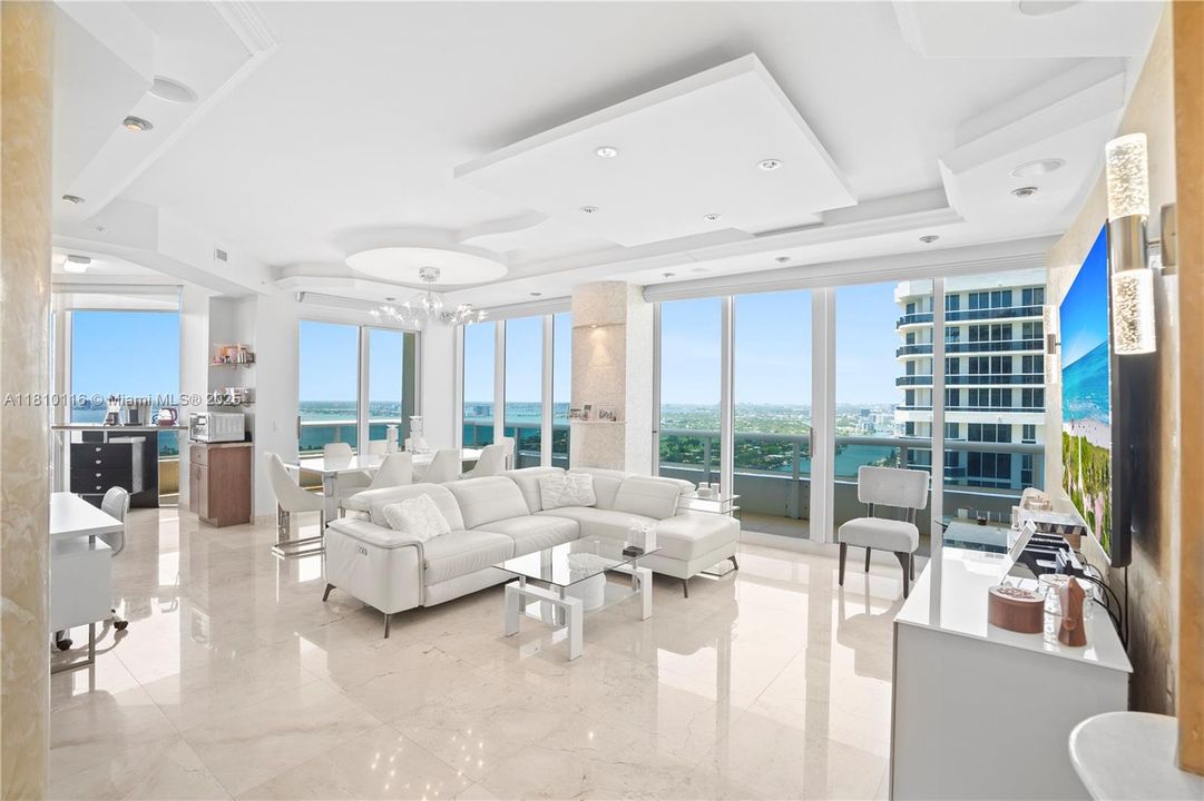 На продажу: $2,590,000 (2 спален, 2 ванн, 1350 Квадратных фут)