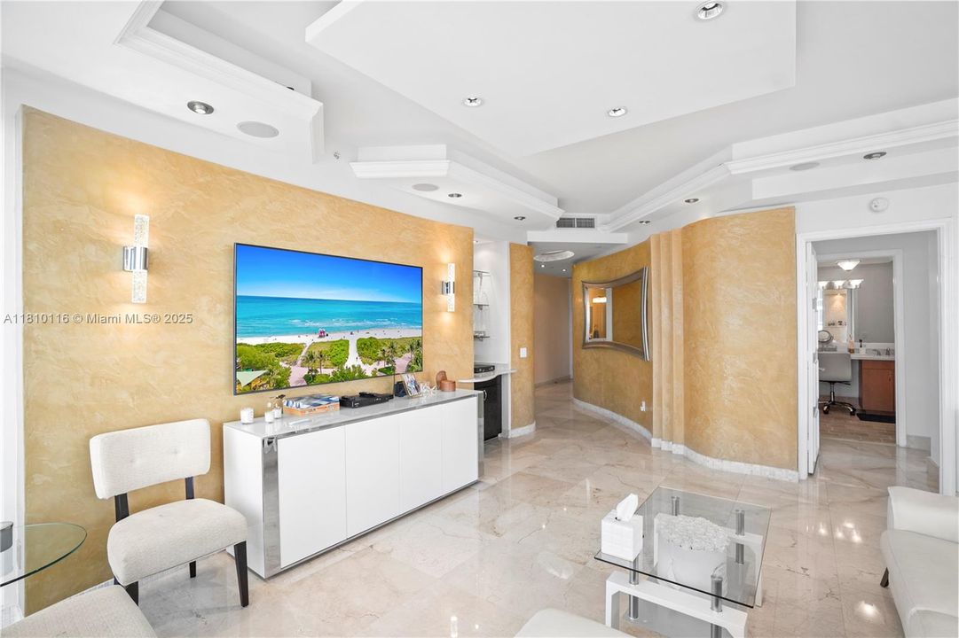 На продажу: $2,590,000 (2 спален, 2 ванн, 1350 Квадратных фут)