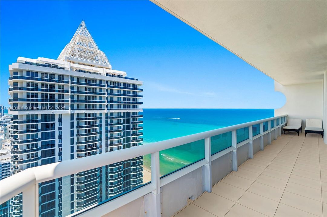 На продажу: $2,590,000 (2 спален, 2 ванн, 1350 Квадратных фут)