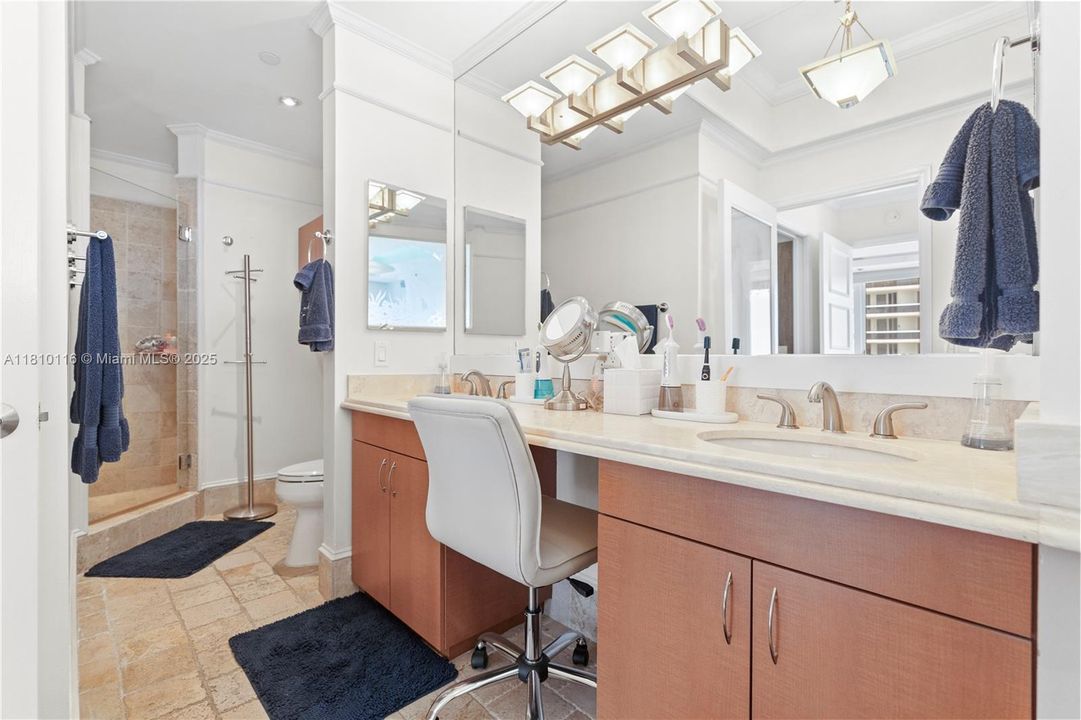 На продажу: $2,590,000 (2 спален, 2 ванн, 1350 Квадратных фут)