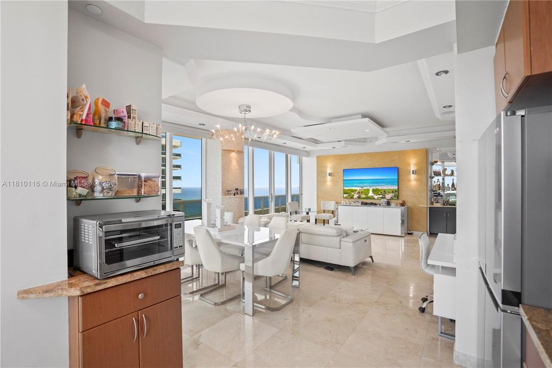 На продажу: $2,590,000 (2 спален, 2 ванн, 1350 Квадратных фут)